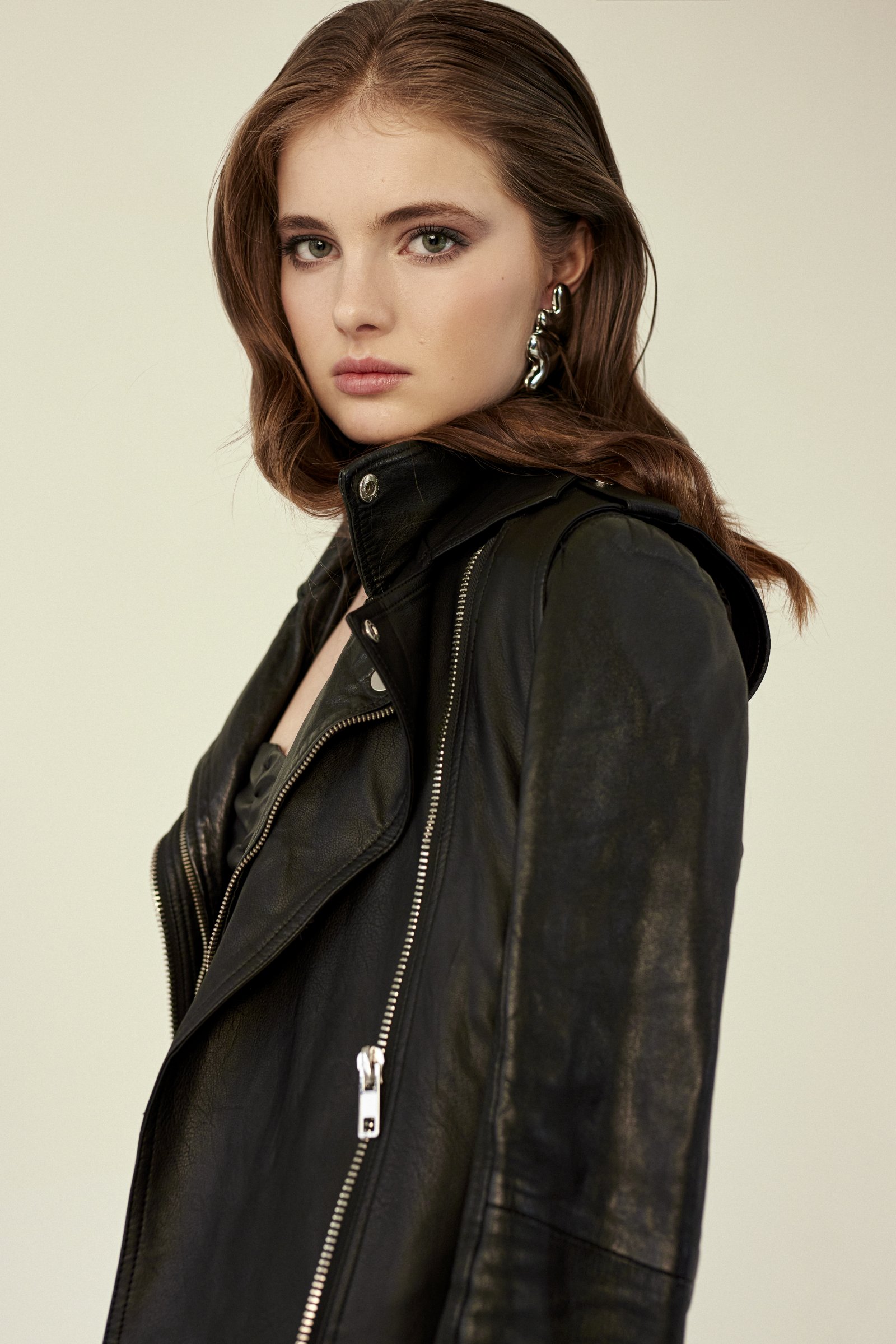 Model feed image