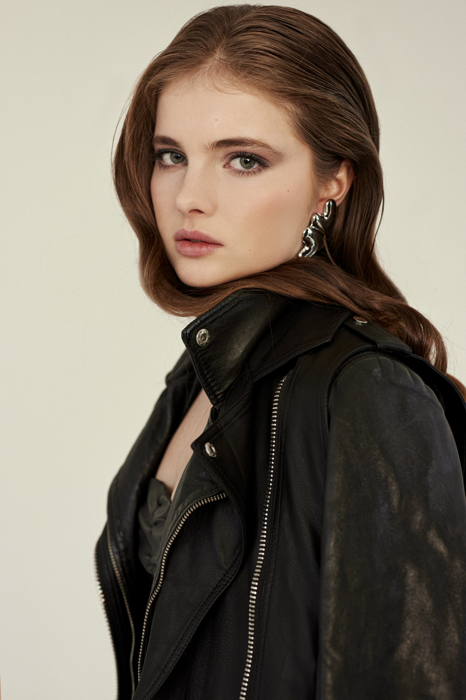 Model feed image