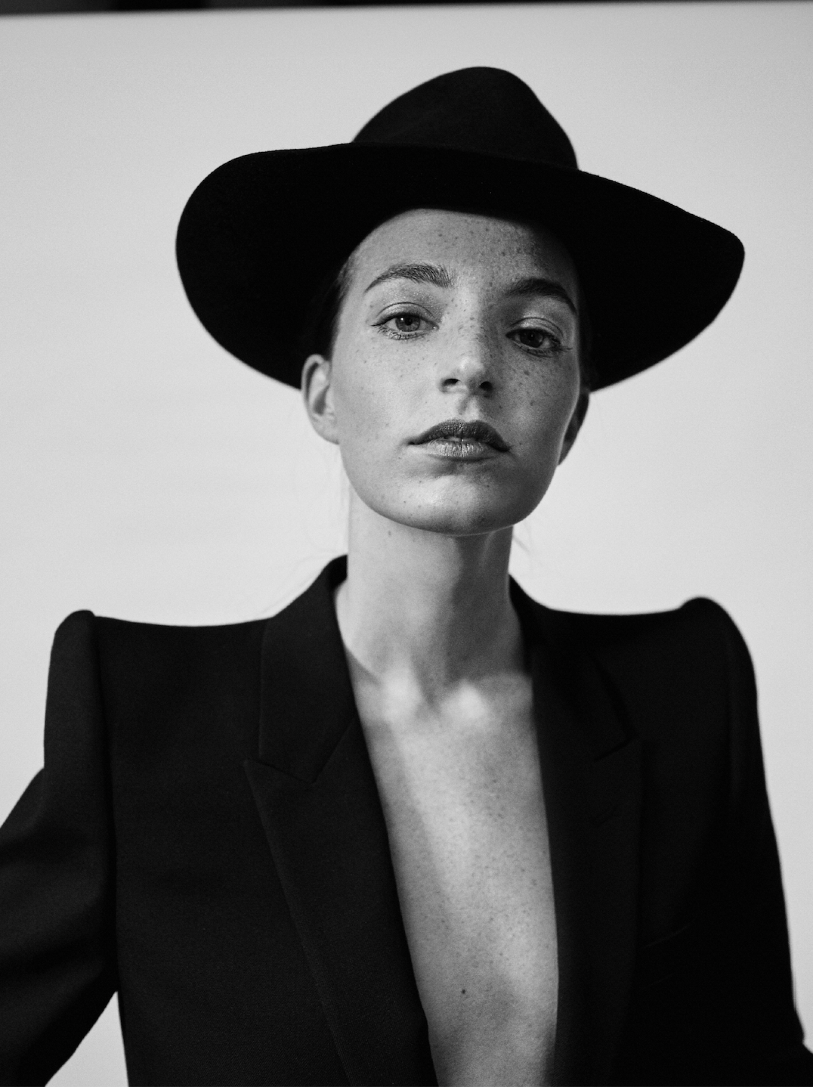 Model feed image