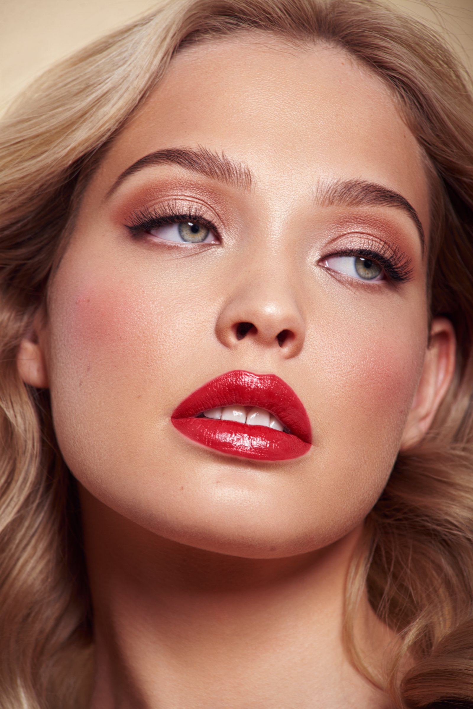 Model feed image