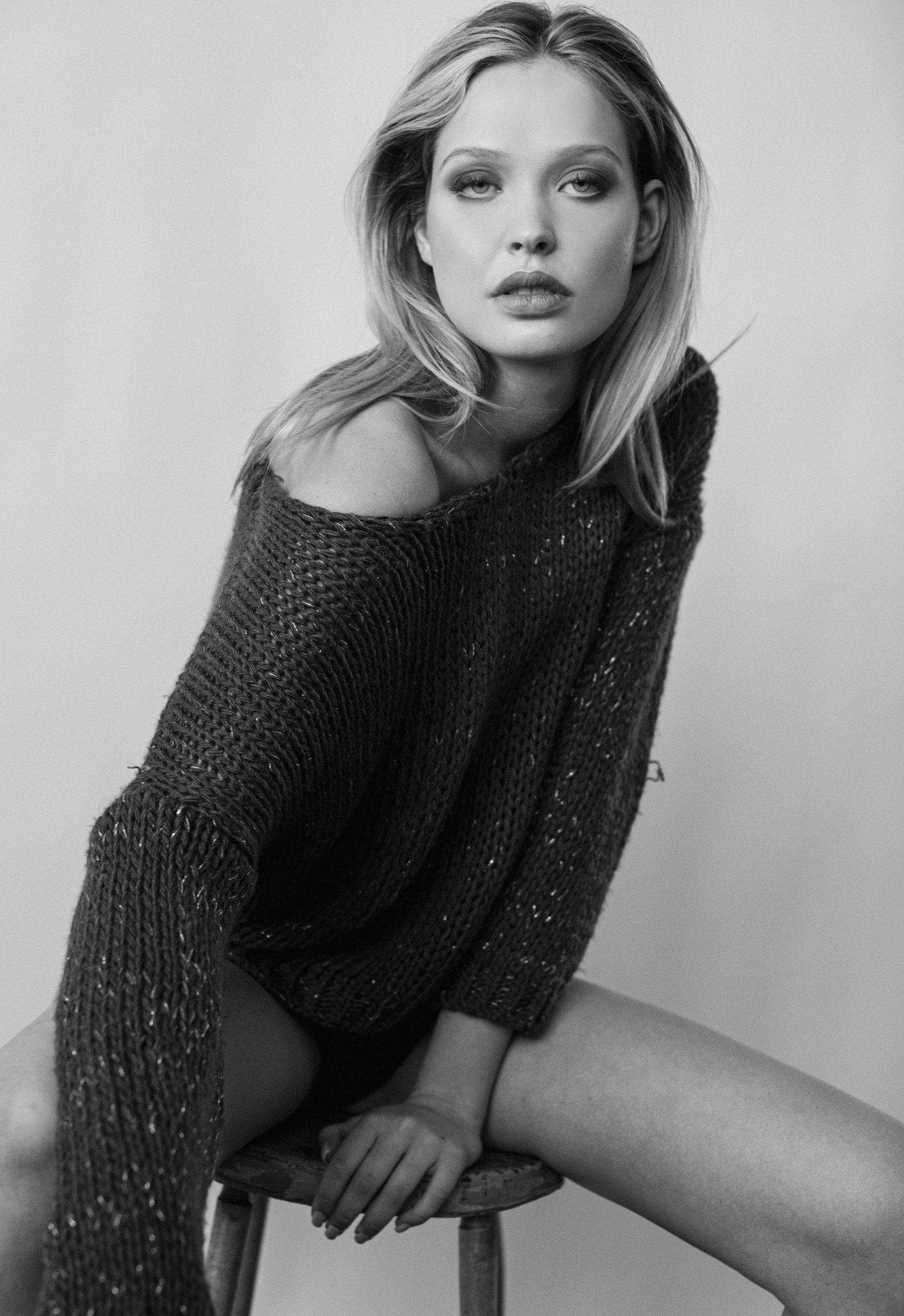 Model feed image