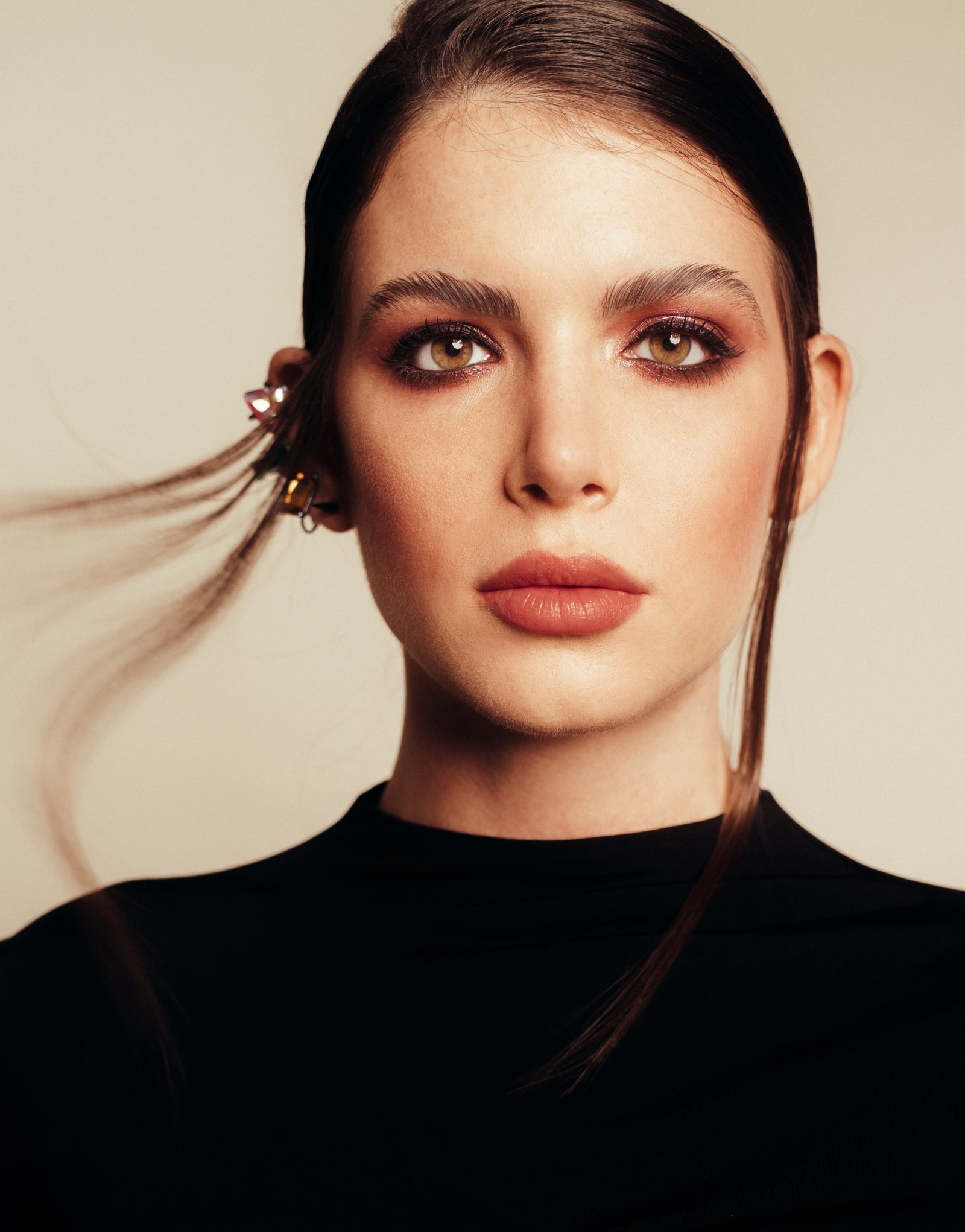 Model feed image